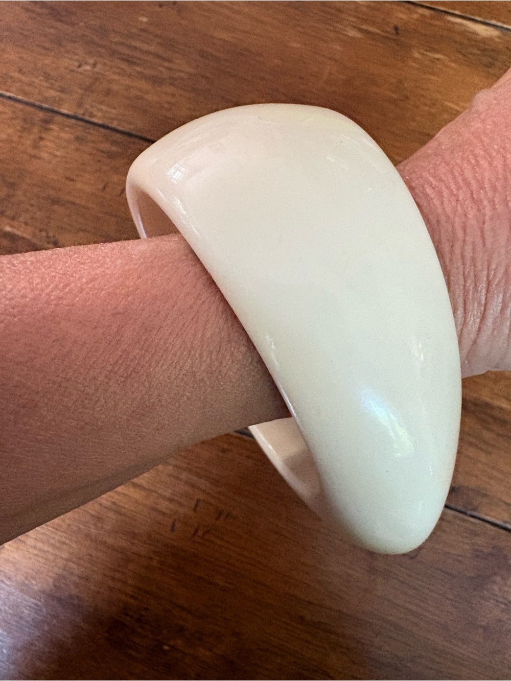 Vintage Chunky Cream Lucite Asymmetrical Bangle Bracelet - Picture 2 of 5